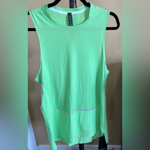 ✨Host Pick ✨ Lululemon Men’s Lightweight Trail Running Tank Top - Picture 5 of 12